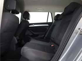 Volkswagen Passat (2019) thumbnail 31