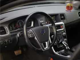 Volvo V60 (2017) thumbnail 2