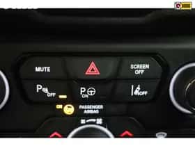 Jeep Renegade thumbnail 16