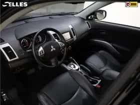 Mitsubishi Outlander (2012) thumbnail 4