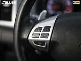 Mitsubishi Outlander (2012) thumbnail 32