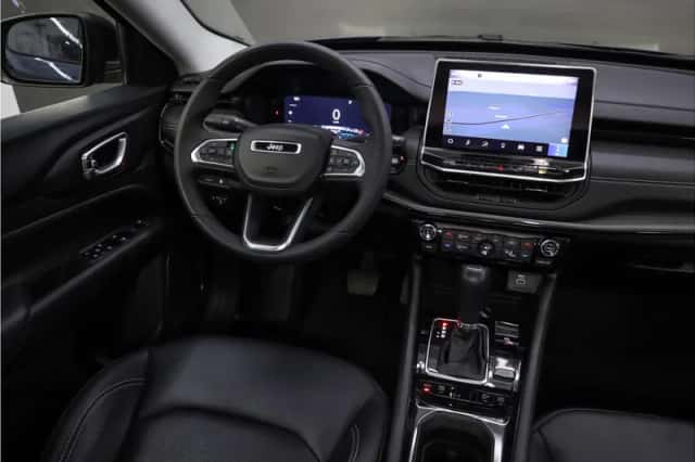 Jeep Compass (2023) thumbnail 2