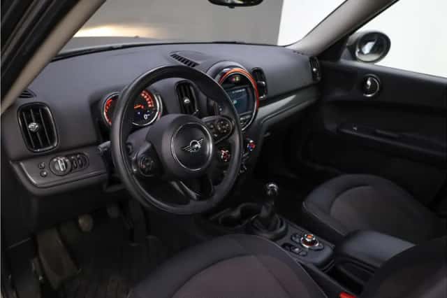 MINI Countryman (2018) thumbnail 2