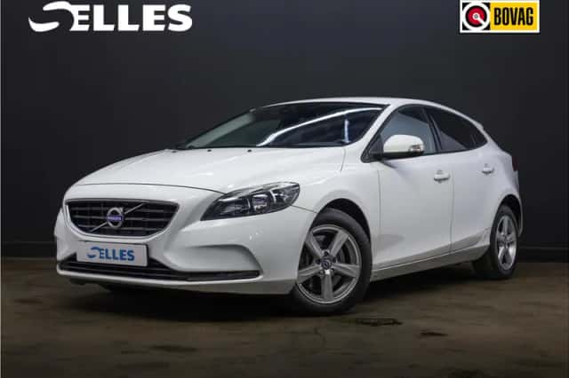 Volvo V40 (2015) thumbnail 1