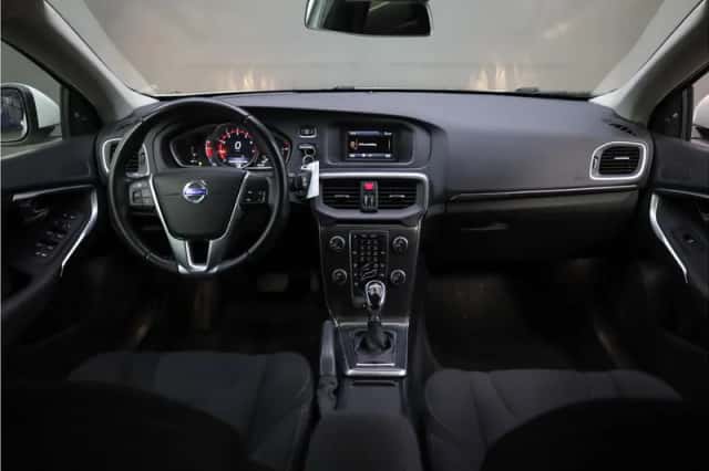 Volvo V40 (2015) thumbnail 2
