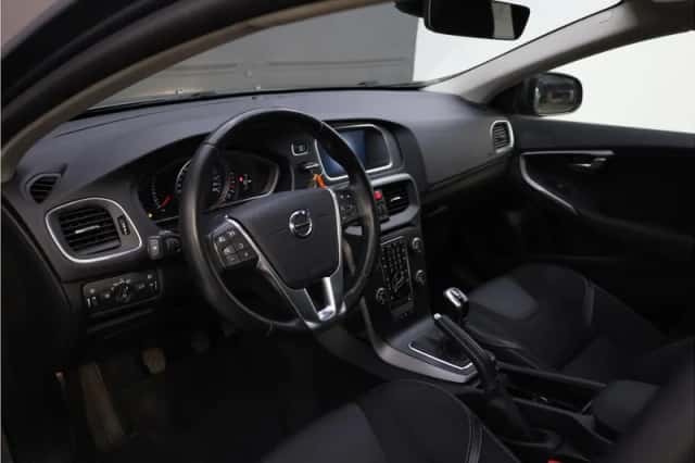 Volvo V40 (2017) thumbnail 2