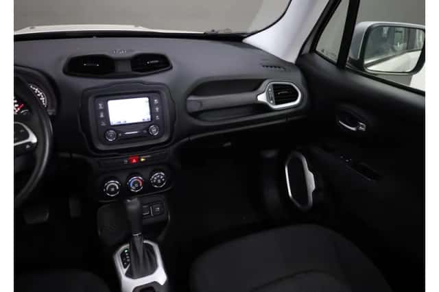 Jeep Renegade (2017) thumbnail 5