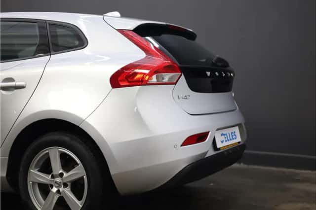 Volvo V40 (2017) thumbnail 2