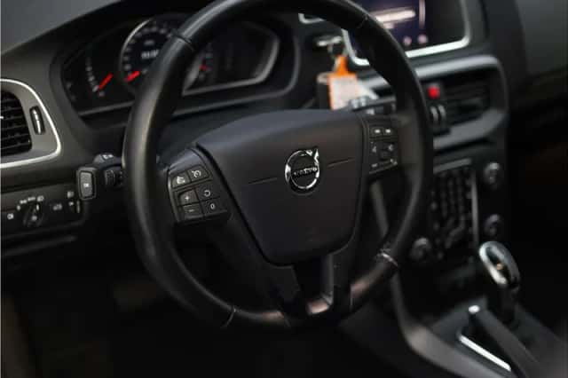 Volvo V40 (2017) thumbnail 4