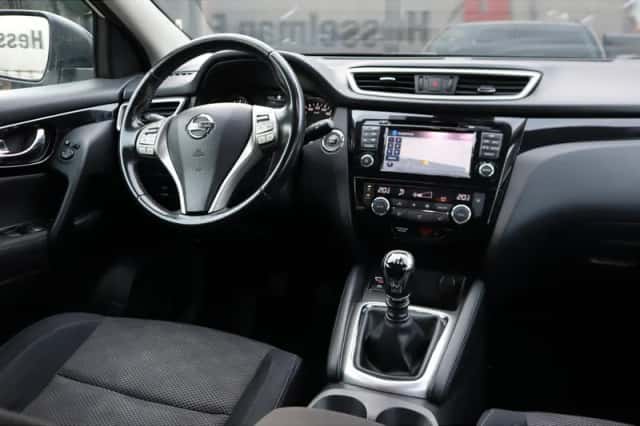 Nissan Qashqai (2015) thumbnail 2