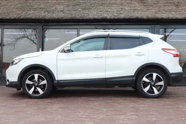 Nissan Qashqai (2015) thumbnail 4