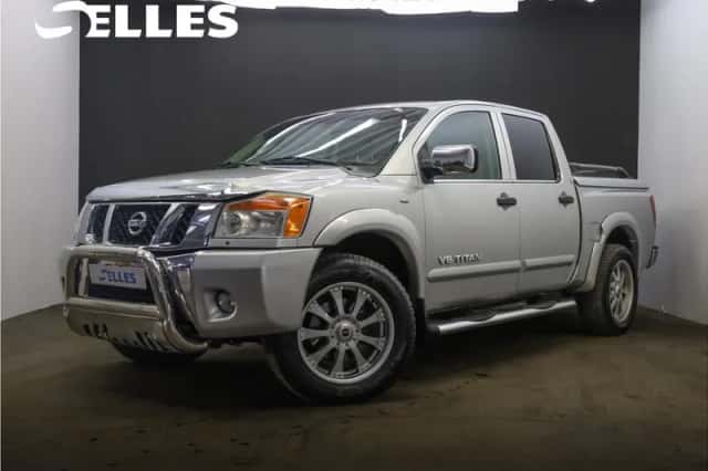 Nissan Titan (2011) thumbnail 1