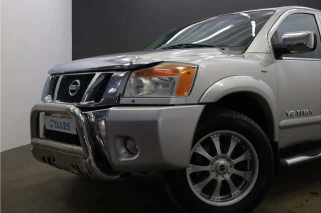 Nissan Titan (2011) thumbnail 2