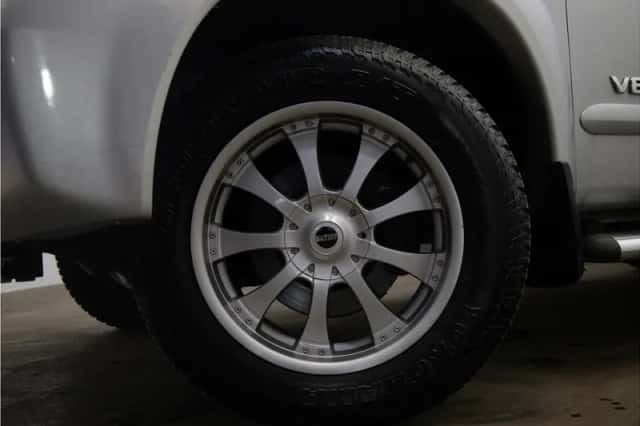 Nissan Titan (2011) thumbnail 4
