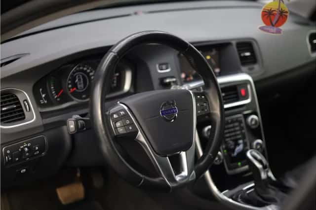 Volvo V60 (2017) thumbnail 2
