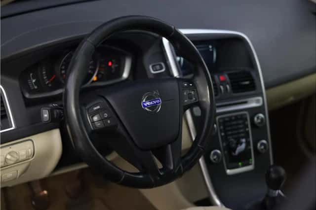 Volvo XC60 (2014) thumbnail 2