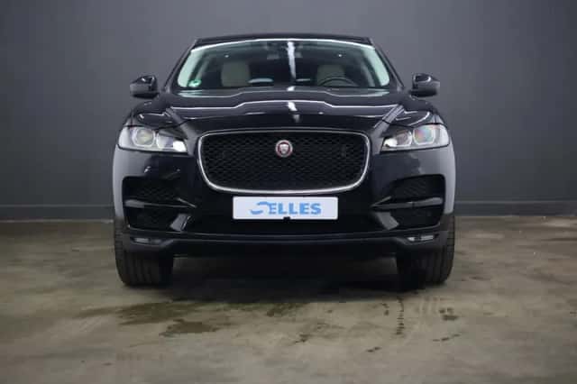 Jaguar F-Pace (2016) thumbnail 4
