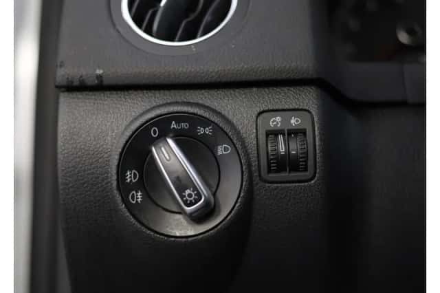 Volkswagen Golf (2010) thumbnail 5