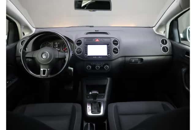 Volkswagen Golf (2010) thumbnail 6