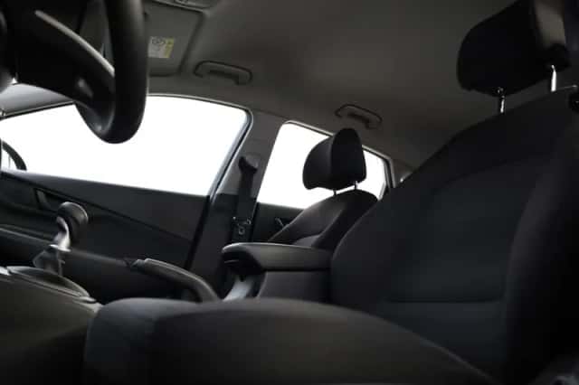 Hyundai Kona (2021) thumbnail 2