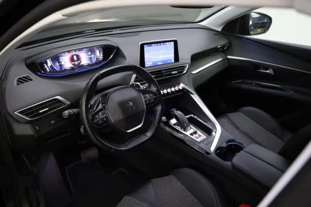 Peugeot 3008 (2019) thumbnail 2