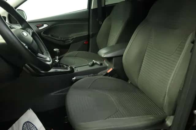 Ford Focus (2015) thumbnail 5
