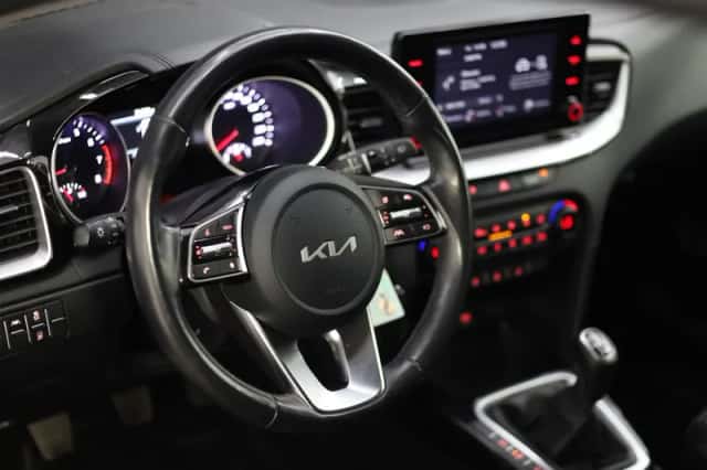 Kia Ceed Sportswagon (2022) thumbnail 2