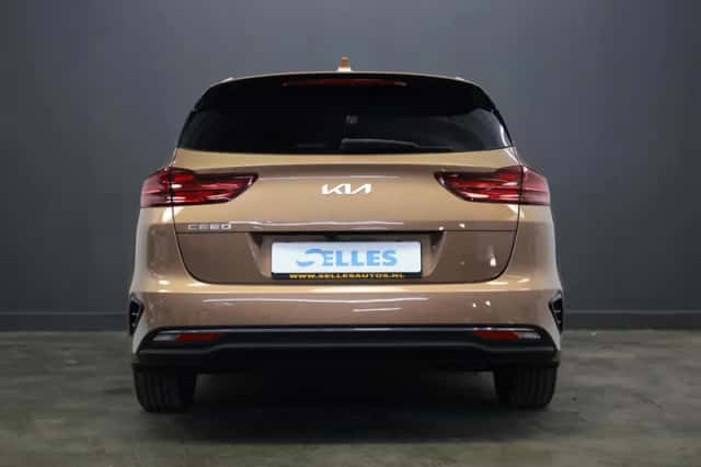 Kia Ceed Sportswagon (2022) thumbnail 5