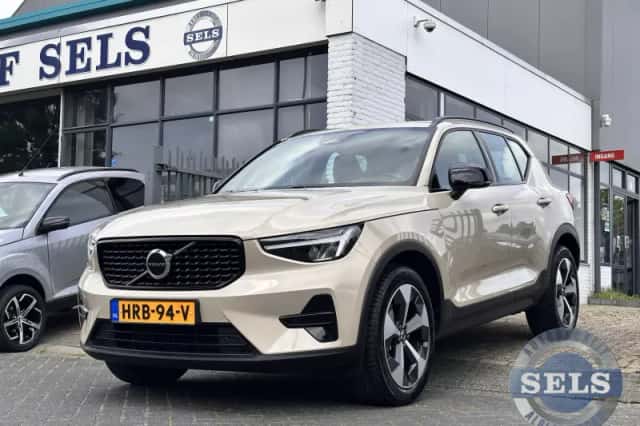 Volvo XC40 (2025) thumbnail 1