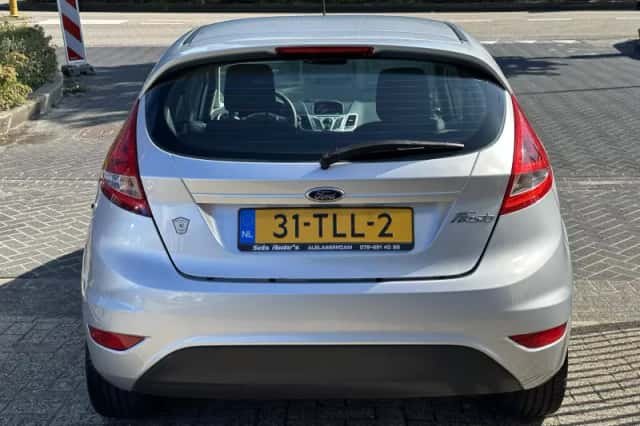 Ford Fiesta (2012) thumbnail 2