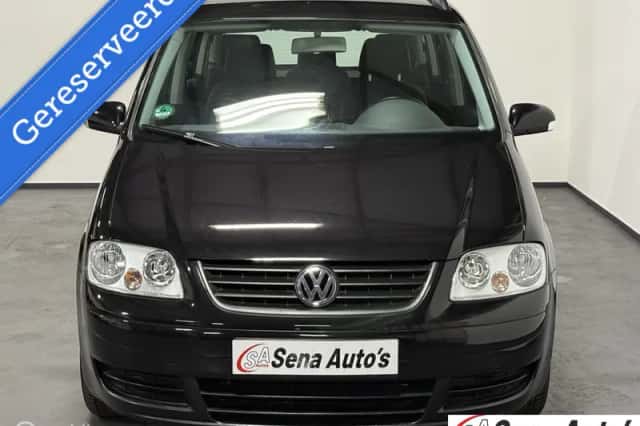 Volkswagen Touran (2005) thumbnail 2