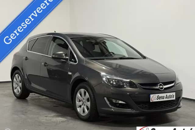 Opel Astra (2013) thumbnail 3