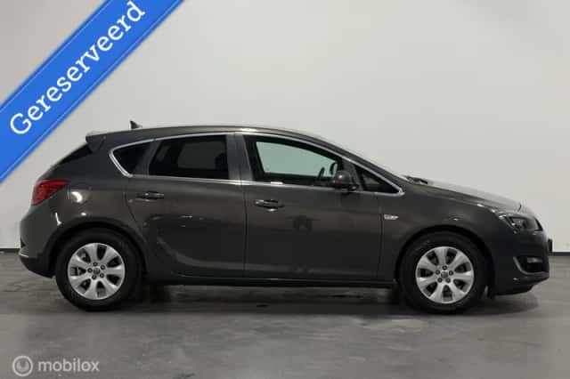 Opel Astra (2013) thumbnail 4