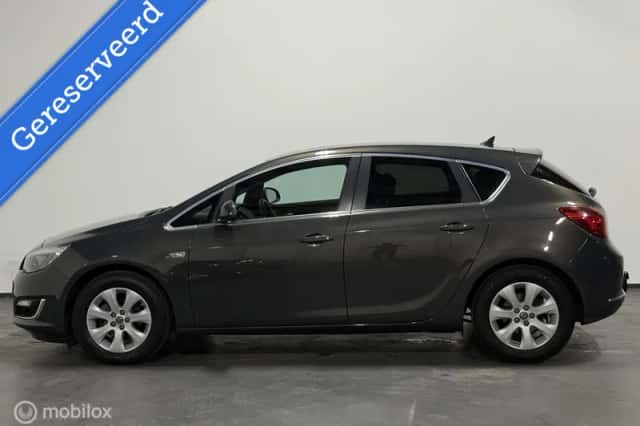 Opel Astra (2013) thumbnail 5