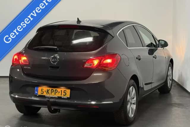 Opel Astra (2013) thumbnail 6
