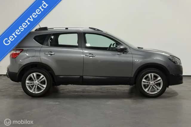 Nissan Qashqai (2011) thumbnail 4