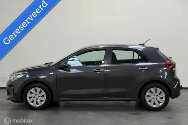 Kia Rio (2017) thumbnail 5