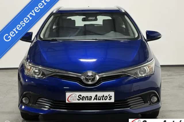 Toyota Auris (2017) thumbnail 2