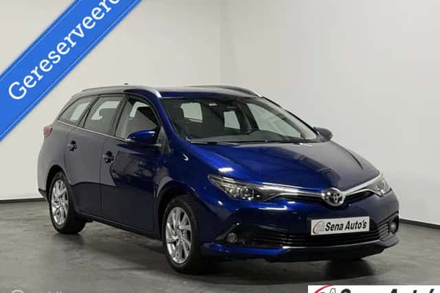 Toyota Auris (2017) thumbnail 3