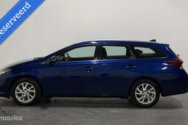 Toyota Auris (2017) thumbnail 5