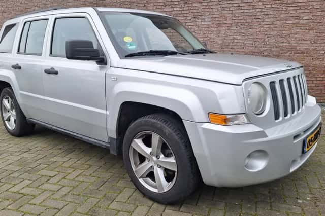 Jeep Patriot (2009) thumbnail 2