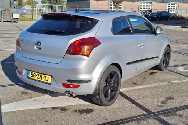 Kia Pro Cee'd (2008) thumbnail 4