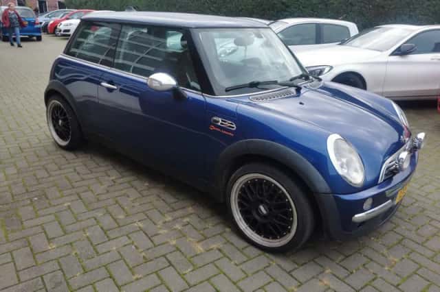 MINI One (2003) thumbnail 2
