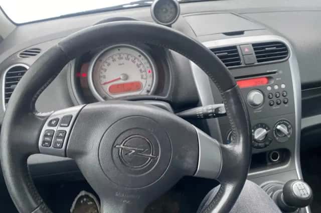 Opel Agila (2012) thumbnail 5