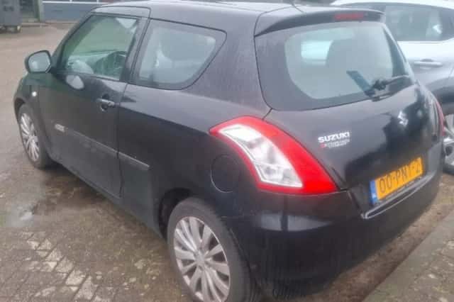 Suzuki Swift (2011) thumbnail 3