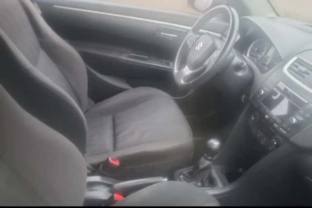 Suzuki Swift (2011) thumbnail 4