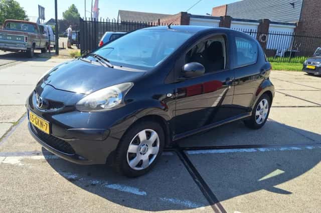 Toyota Aygo (2008) thumbnail 1