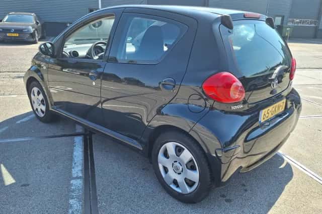 Toyota Aygo (2008) thumbnail 3