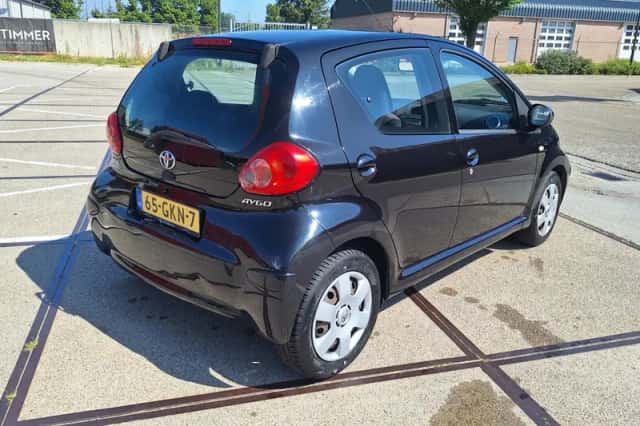 Toyota Aygo (2008) thumbnail 4