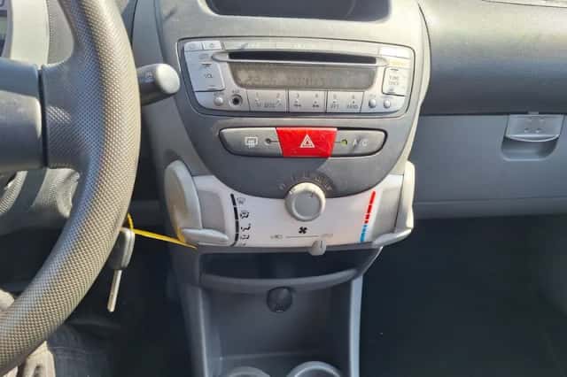 Toyota Aygo (2008) thumbnail 5